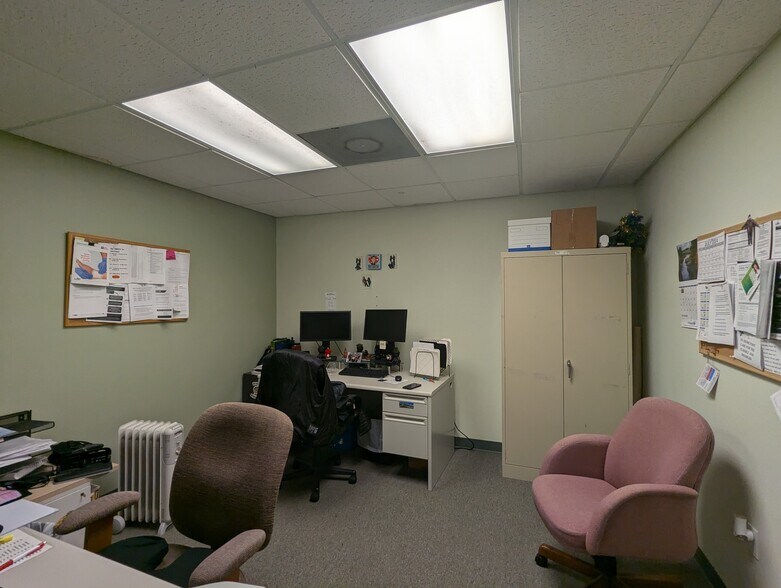 More Photos Of 2348 Highway 69 N, Nederland Office For Sale