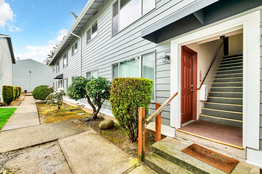More Photos Of 16300-16400 E Burnside St, Gresham Apartments For Sale