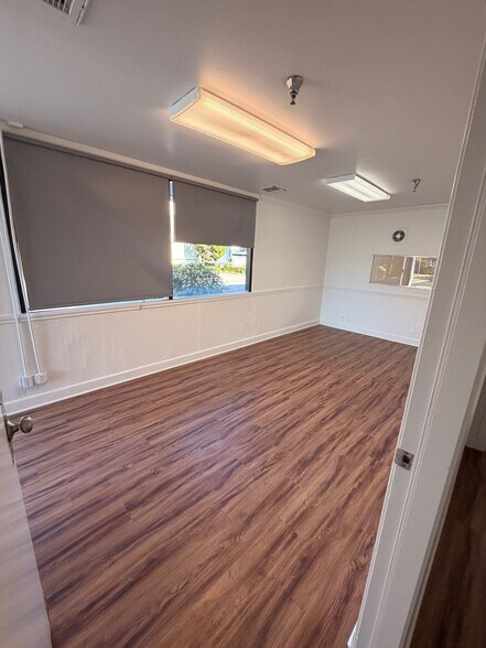 More Photos Of 220 Bernoulli Cir, Oxnard Manufacturing For Lease