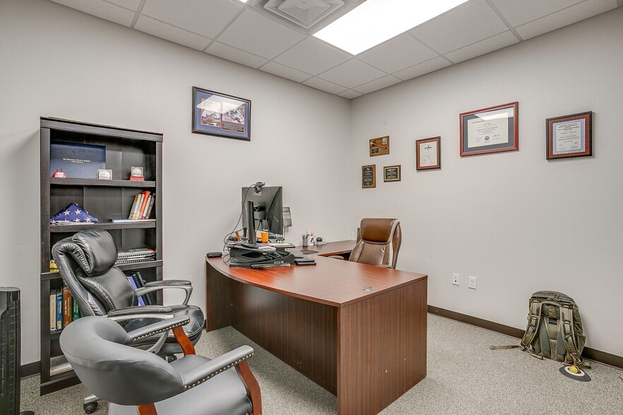 More Photos Of 949 Hilltop Dr, Weatherford Office For Lease