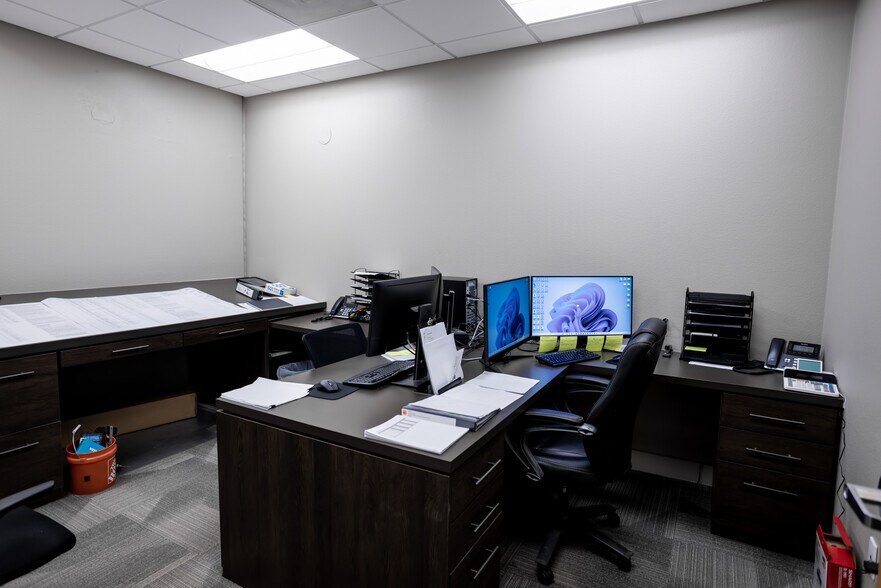 More Photos Of 12175 Dearborn Pl, Poway Warehouse For Lease