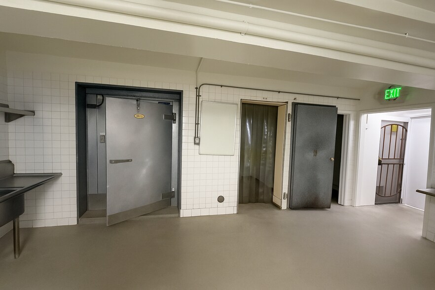 More Photos Of 11829 Wilshire Blvd, Los Angeles Storefront For Sale