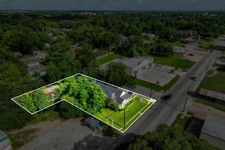 More Photos Of 1600 S Day St, Brenham Medical For Sale