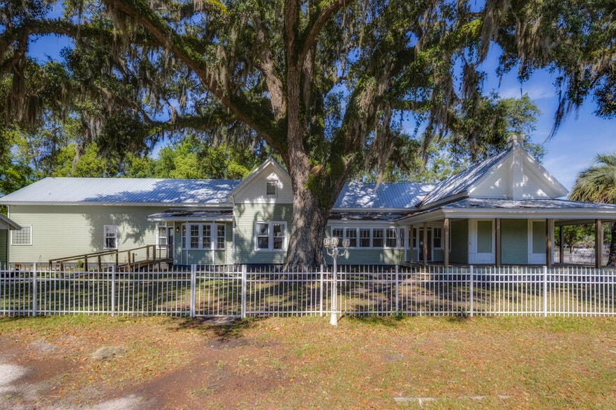 Primary Photo Of 290 E King Ave, Kingsland Office For Sale