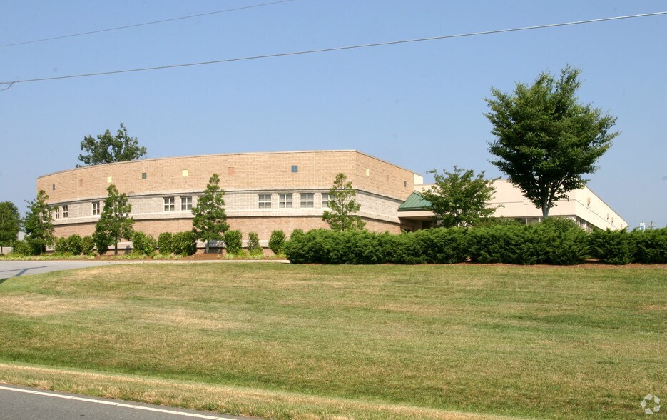 More Photos Of 1601 Anthony Rd, Burlington Office For Lease