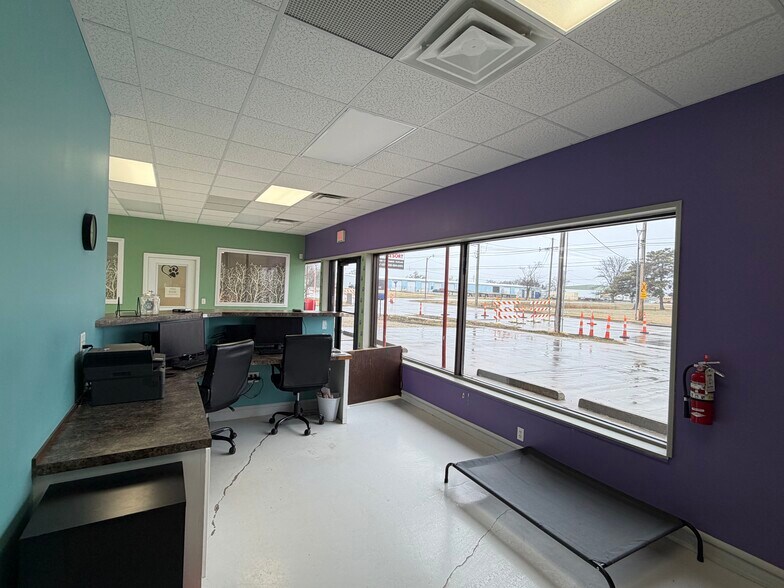 More Photos Of 911 W 1st St, Mcpherson Industrial For Sale