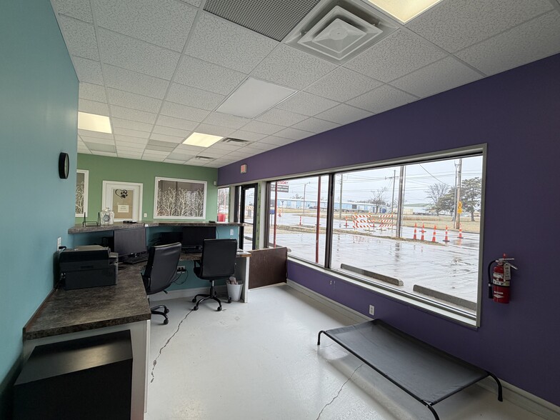 More Photos Of 911 W 1st St, Mcpherson Industrial For Sale