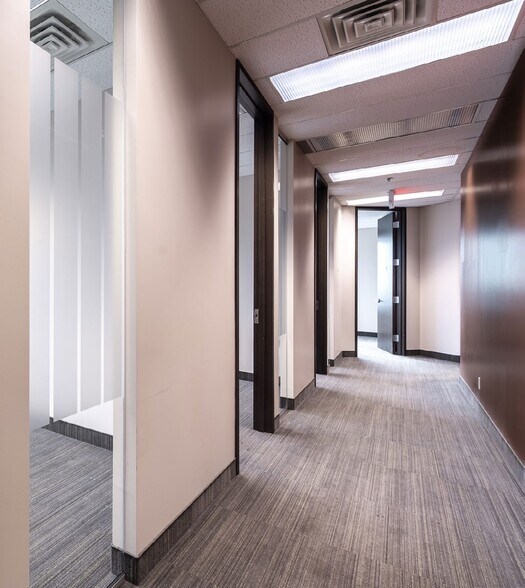 More Photos Of 9001 Boul De L'acadie, Montréal Office For Lease