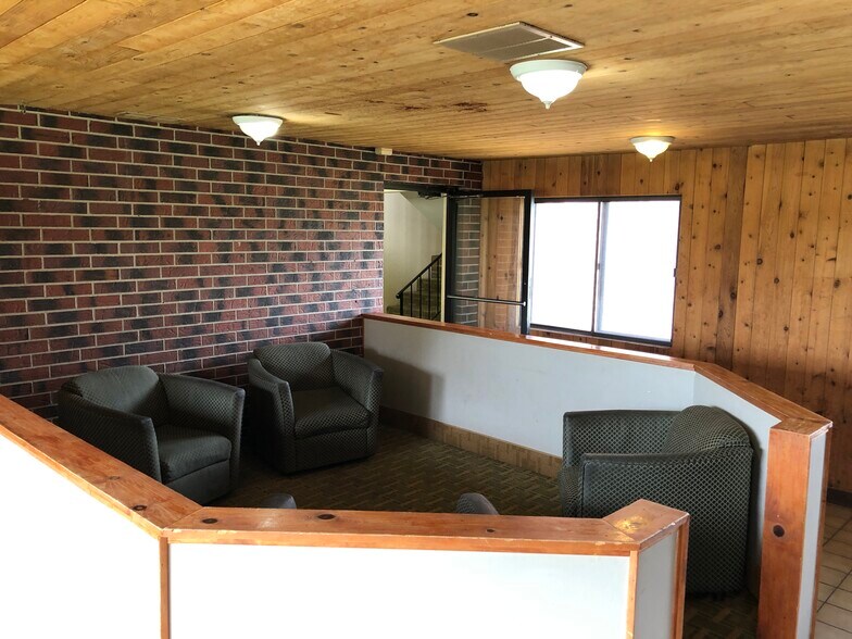 More Photos Of 2600 SE 16th St, Ames Hotel For Sale