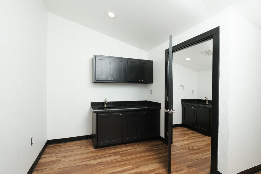 More Photos Of 750 William D Fitch Pky, College Station Medical For Sale