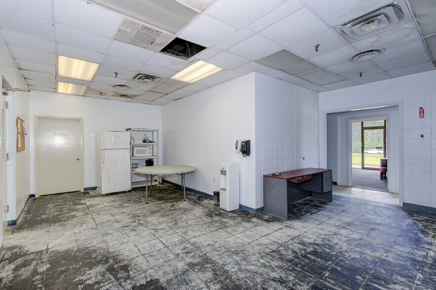 More Photos Of 1664 Sharon Rd, Washington Warehouse For Sale