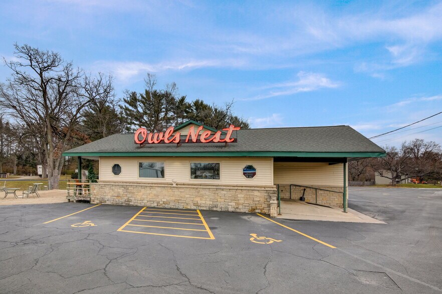 More Photos Of 617 E North St, Poynette Restaurant For Sale