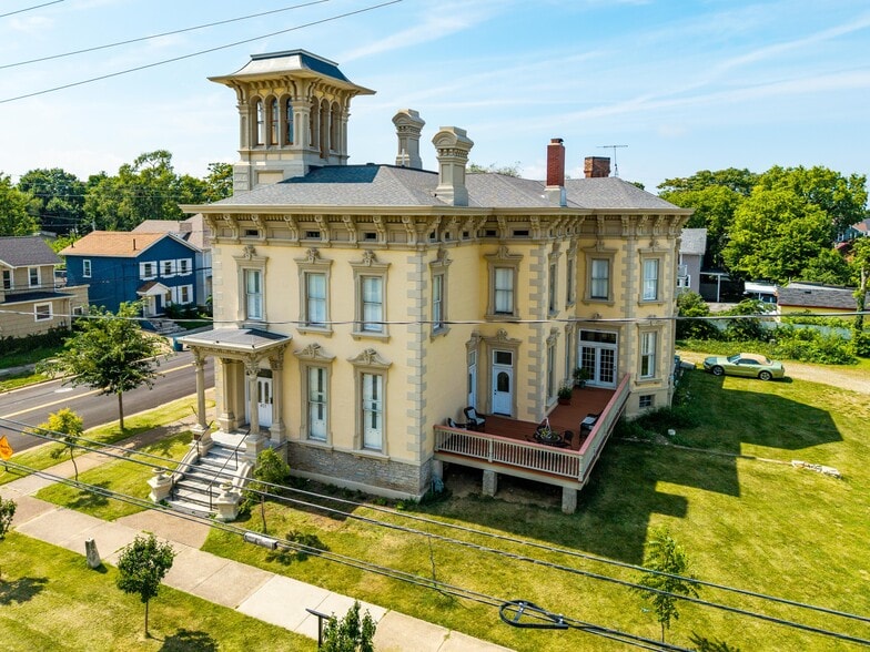 Primary Photo Of 403 E Adams St, Sandusky Hospitality For Sale
