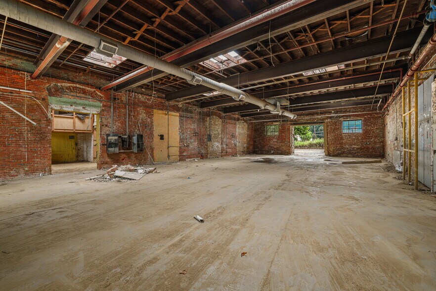 More Photos Of 9 Reed St, Asheville Showroom For Sale