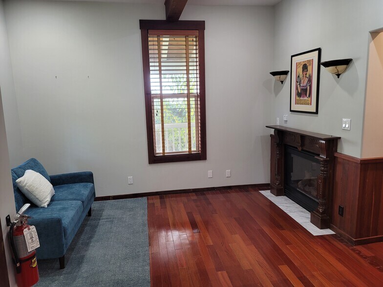 More Photos Of 230 Center St, Healdsburg Office For Lease