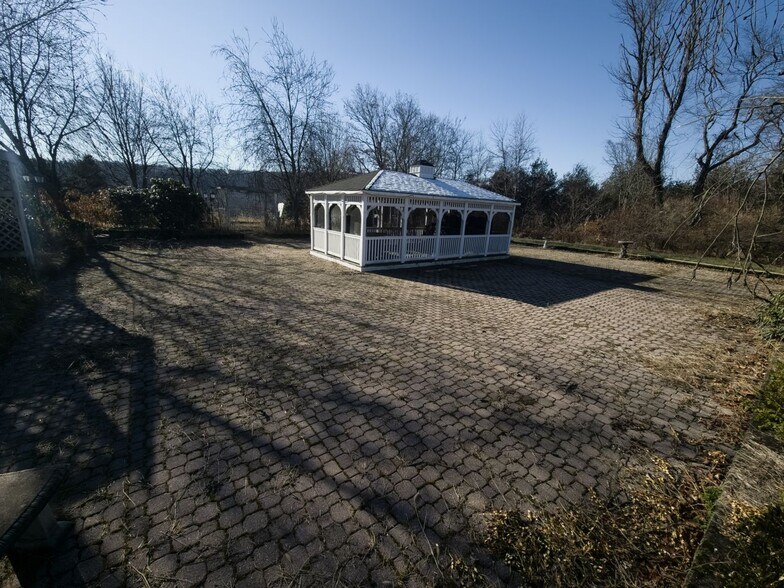 More Photos Of 15 Berkley Rd, Barnesville Restaurant For Sale