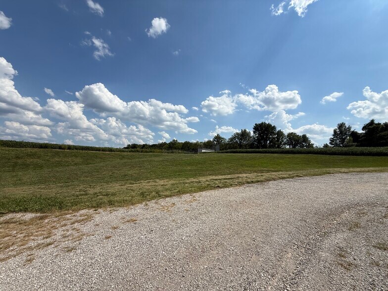 More Photos Of 810 Soldiers Way, Evansville Schools For Sale