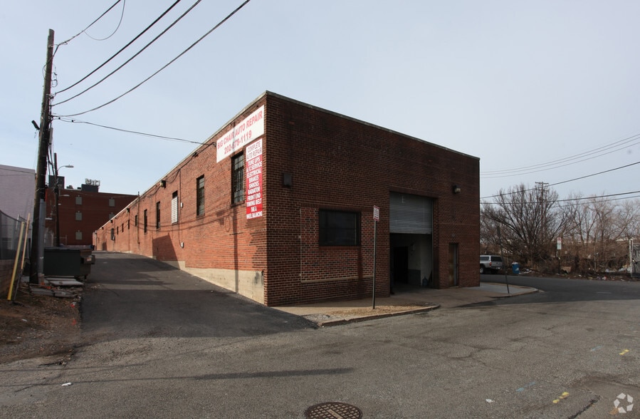 More Photos Of 2008-2020 Shannon Pl SE, Washington Warehouse For Lease