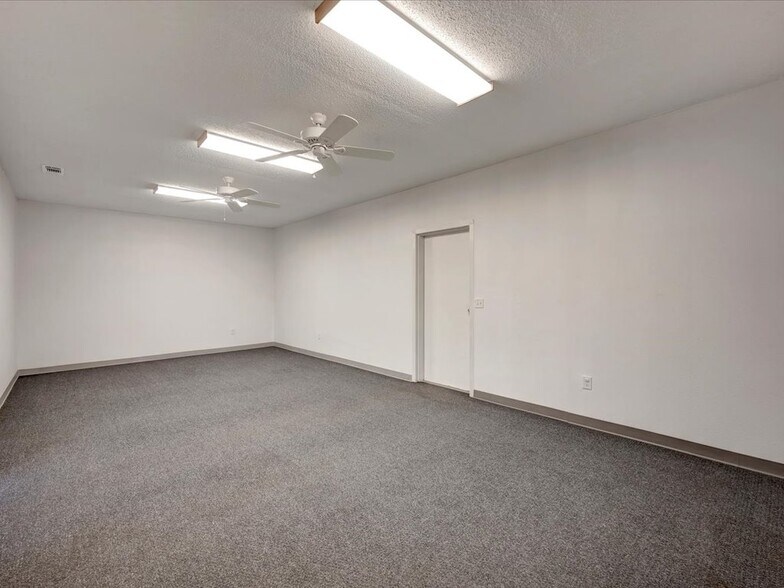More Photos Of 4314 US Highway 69 N, Lufkin Office For Sale