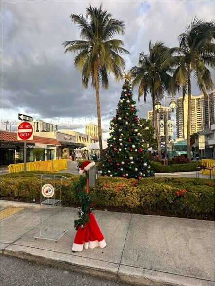 More Photos Of 3309 NE 33rd St, Fort Lauderdale General Retail For Lease