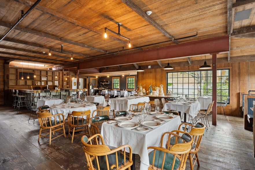 More Photos Of 203 Bridgehampton Tpke, Bridgehampton Restaurant For Lease
