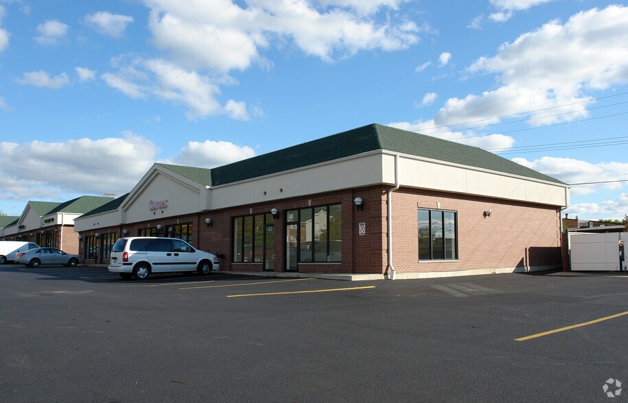 More Photos Of 104-128 Eastgate Dr, Algonquin Unknown For Lease