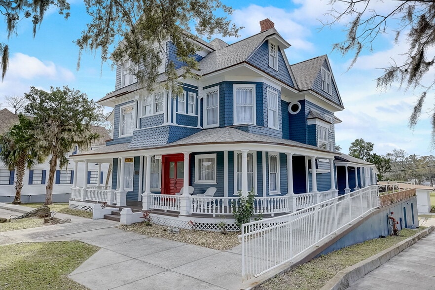 More Photos Of 404 S Ridgewood Ave, Daytona Beach Apartments For Sale