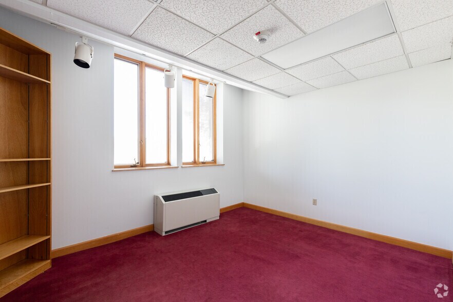 More Photos Of 10 Langley Rd, Newton Office For Sale