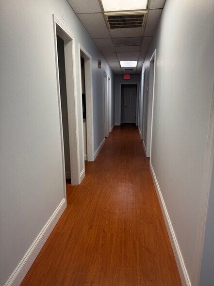 More Photos Of 14378-14390 Woodlake Dr, Town and Country Office For Sale