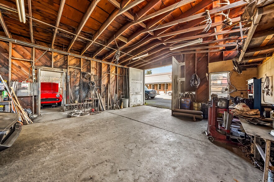 More Photos Of 205 E California St, Jacksonville General Retail For Sale