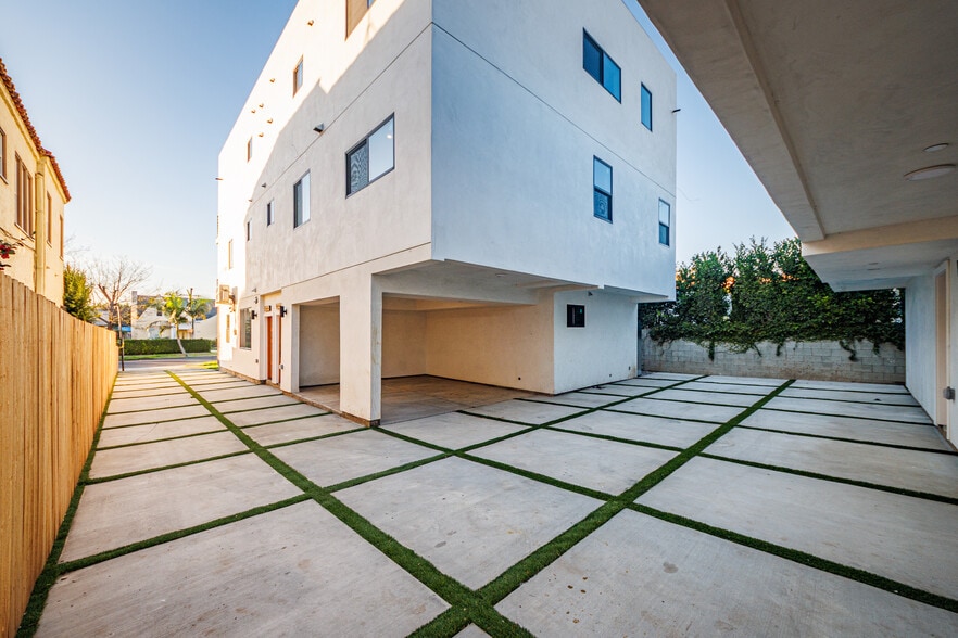 More Photos Of 1656 S Hayworth Ave, Los Angeles Multifamily For Sale