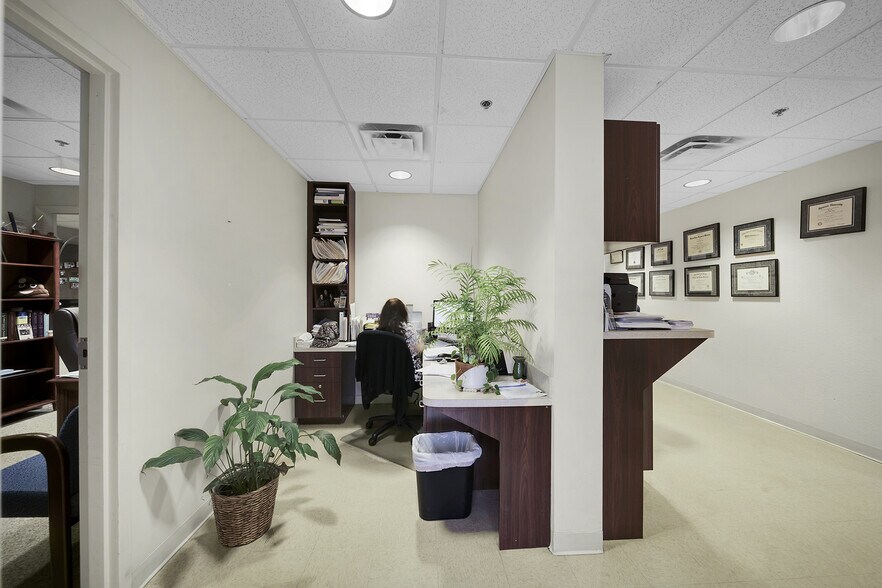 More Photos Of 350 N Pine Island Rd, Plantation Medical For Lease