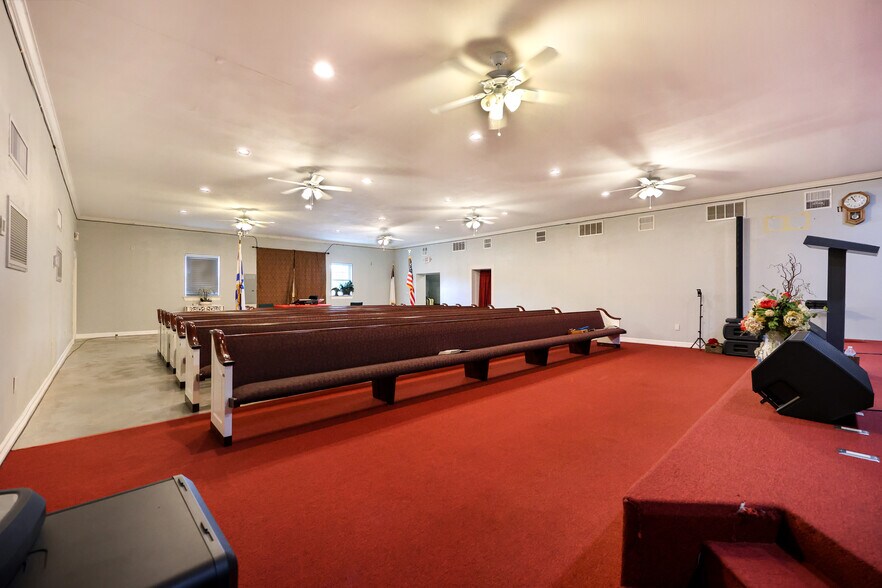 More Photos Of 16911 Pickering Rd, Conroe Warehouse For Sale