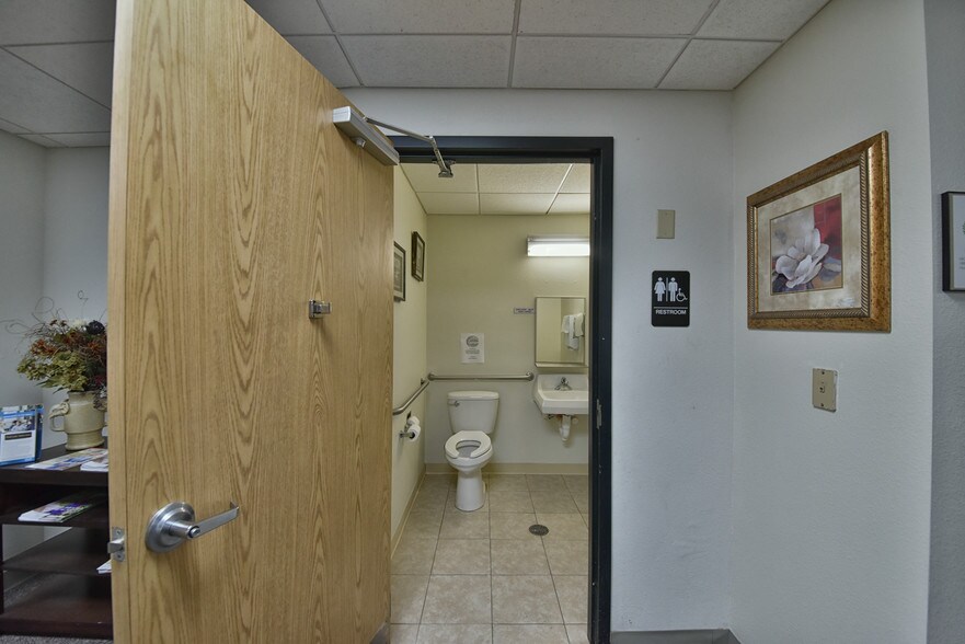 More Photos Of 1805 SE Lake Weir Ave, Ocala Medical For Sale