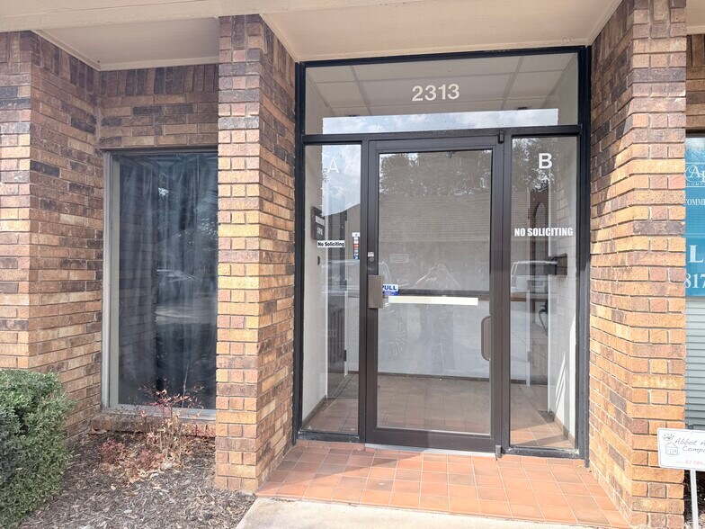 More Photos Of 2313 Roosevelt Dr, Dwg Office For Sale