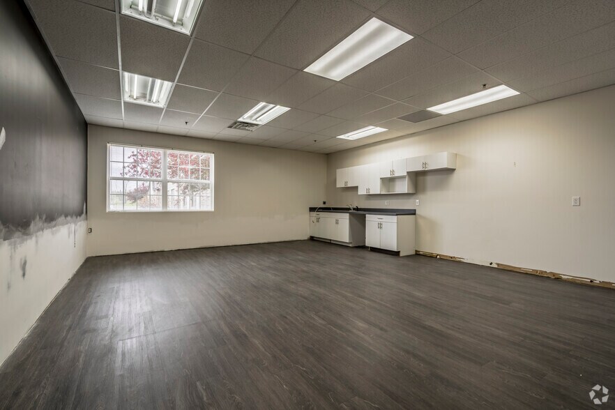 More Photos Of 8161 Executive Ct, Lansing Medical For Lease