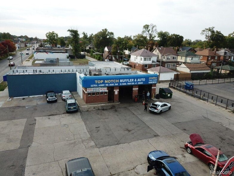 Primary Photo Of 10026 Puritan St, Detroit Service Station For Sale