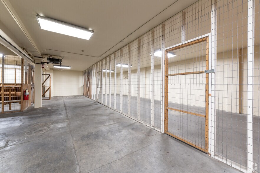 More Photos Of 119 N Washington Sq, Lansing Medical For Sale