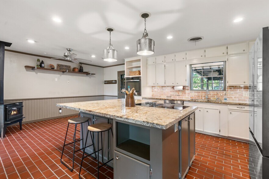 More Photos Of 2355 Jackson League Cir, Brenham Lodge Meeting Hall For Sale