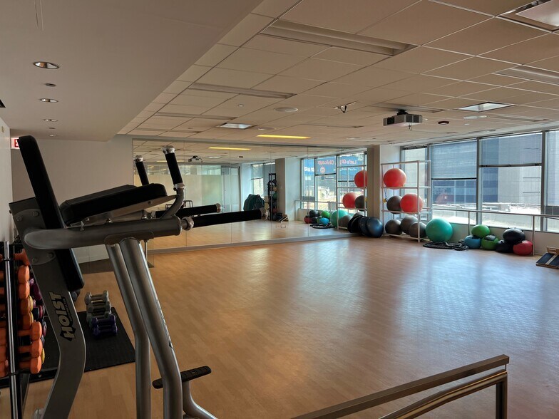 More Photos Of 550 W Washington Blvd, Chicago Office For Lease