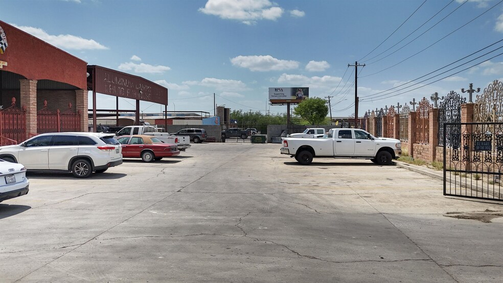 More Photos Of 5103 US Highway 59, Laredo Warehouse For Sale