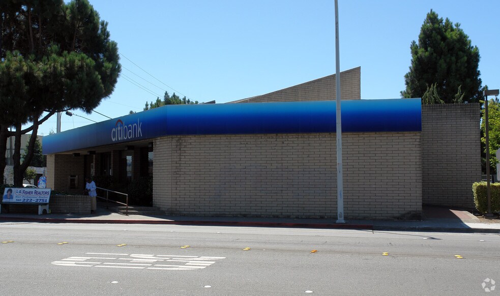 More Photos Of 3634 Macdonald Ave, Richmond Bank For Sale