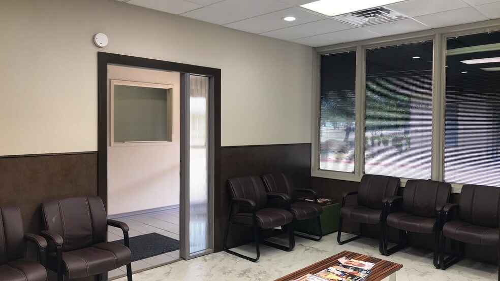 More Photos Of 1010 E Wheatland Rd, Duncanville Medical For Lease