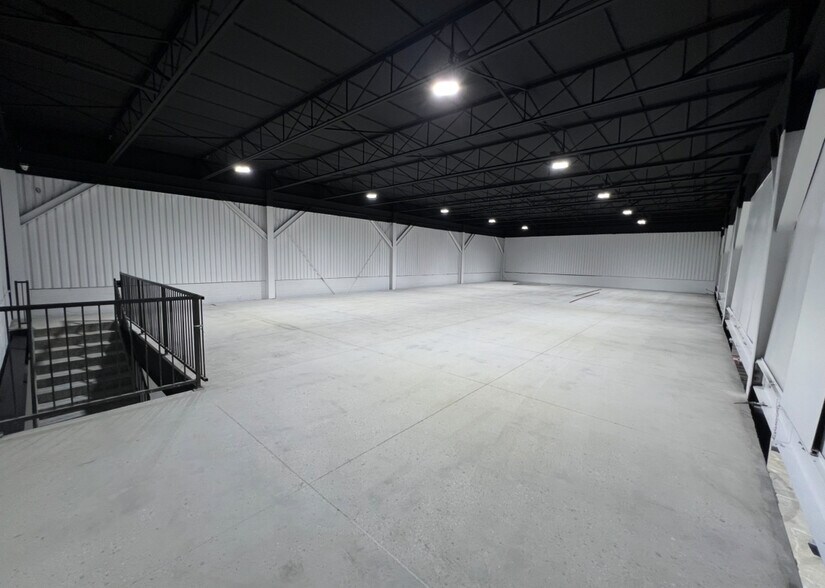 More Photos Of 14050 Oakland St, Highland Park Manufacturing For Sale