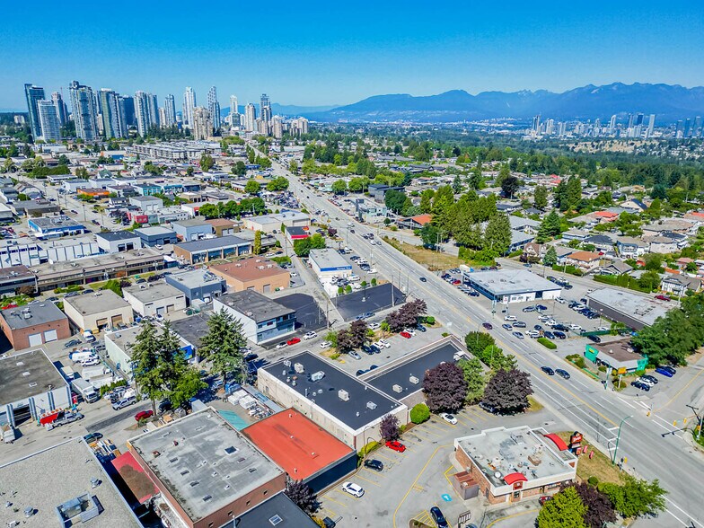 More Photos Of 5900-5912 Kingsway, Burnaby Service Station For Lease
