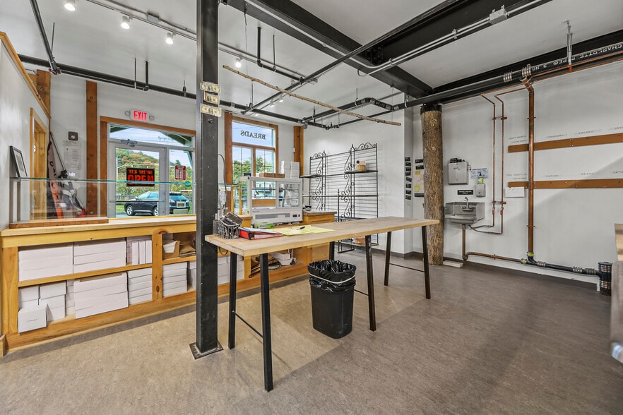 More Photos Of 198 Main St, Great Barrington Freestanding For Sale