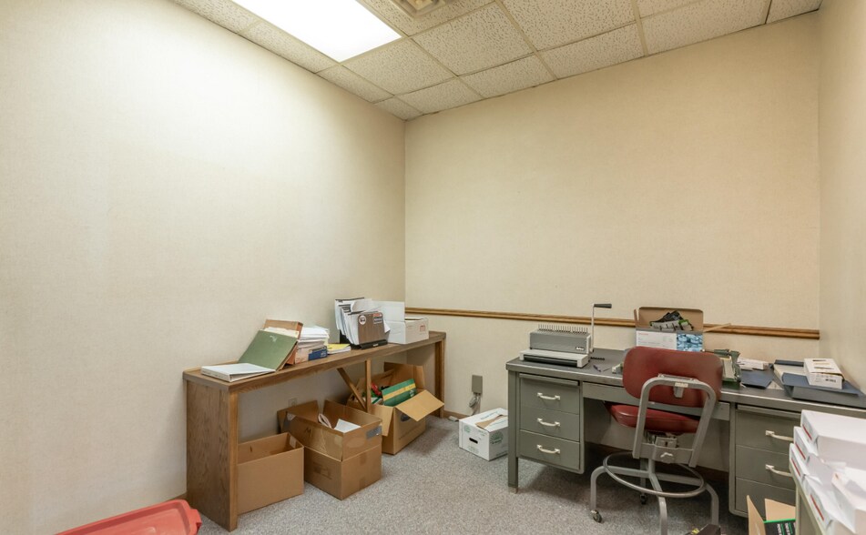 More Photos Of 1100 Basin Ave, Bismarck Flex For Sale