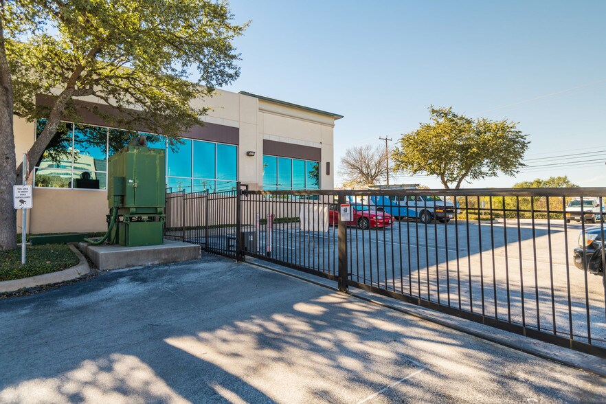 More Photos Of 5300 Wurzbach Rd, San Antonio Light Distribution For Lease