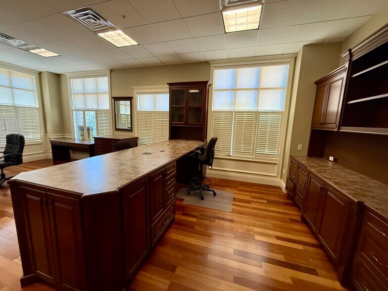 More Photos Of 960185 Gateway Blvd, Fernandina Beach Office For Sale