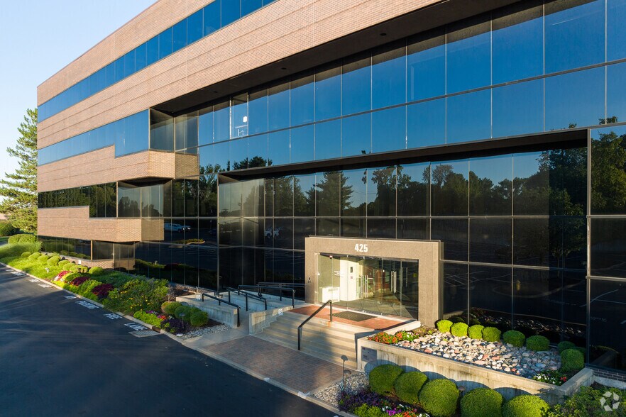 More Photos Of 425 S Woods Mill Rd, Town And Country Office For Lease